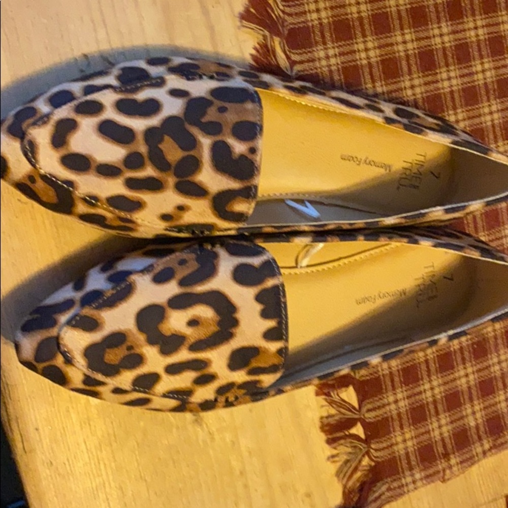 Cute and comfortable Animal print flats